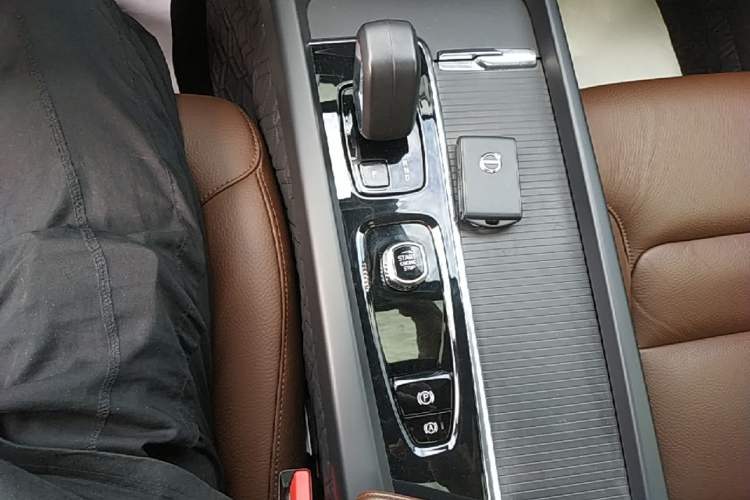 Used Volvo XC60 2024 B5 4x4 Smart Luxury Edition Gear Lever