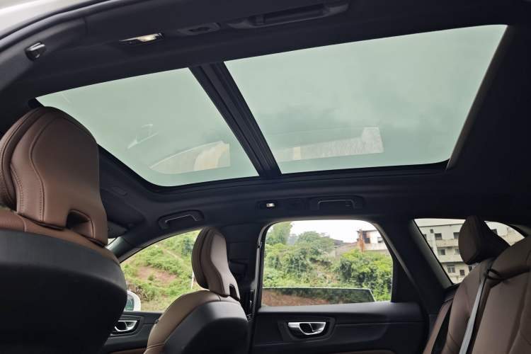 Used Volvo XC60 2024 B5 4x4 Smart Luxury Edition Headliner