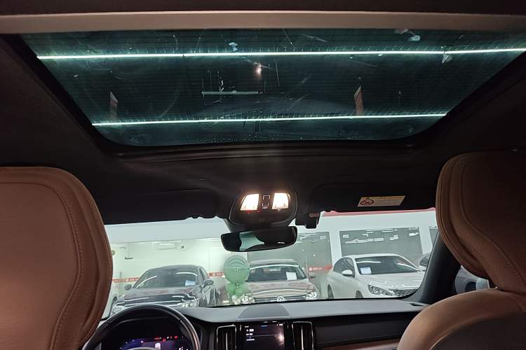 Used Volvo XC60 2024 B5 4x4 Smart Luxury Edition Headliner