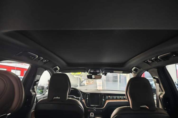 Used Volvo XC60 2024 B5 4x4 Smart Luxury Edition Headliner