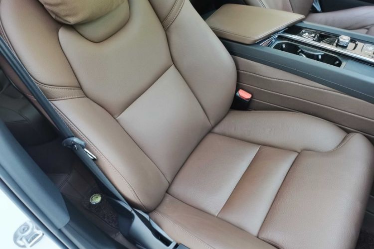 Used Volvo XC60 2024 B5 4x4 Smart Luxury Edition Interior 1