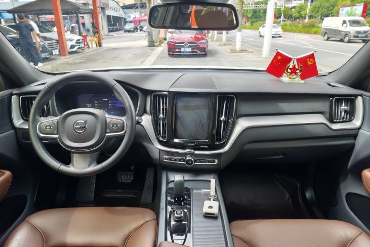 Used Volvo XC60 2024 B5 4x4 Smart Luxury Edition Interior 1