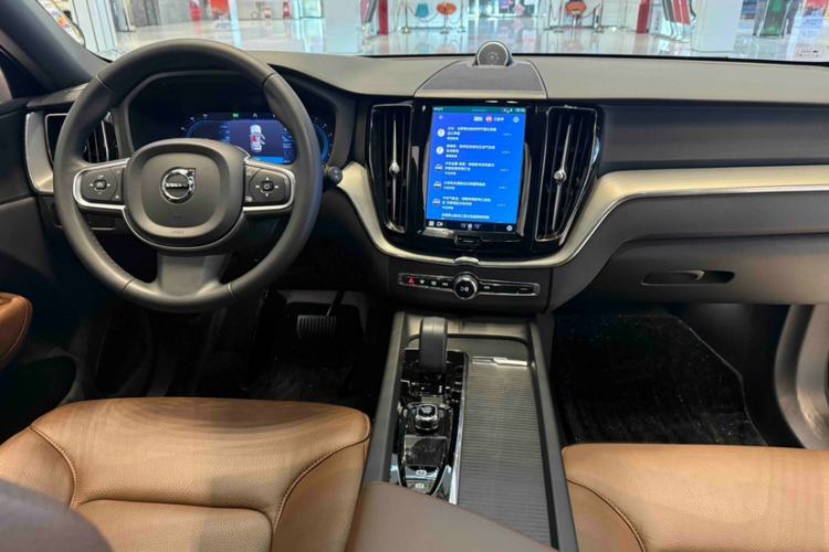 Used Volvo XC60 2024 B5 4x4 Smart Luxury Edition Interior 1