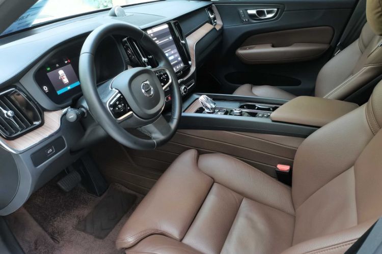Used Volvo XC60 2024 B5 4x4 Smart Luxury Edition Interior 2