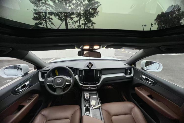 Used Volvo XC60 2024 B5 4x4 Smart Luxury Edition Interior 3