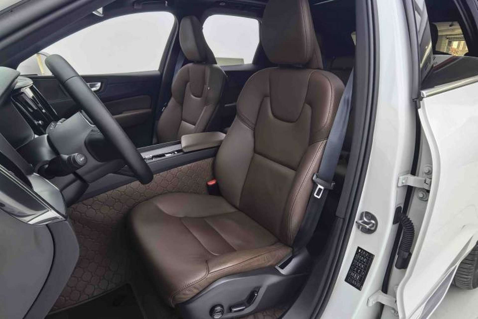 Used Volvo XC60 2024 B5 4x4 Smart Luxury Edition Interior 3