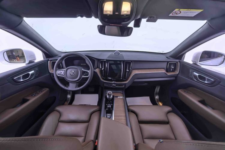 Used Volvo XC60 2024 B5 4x4 Smart Luxury Edition Interior 3