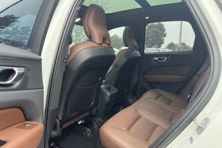 Used Volvo XC60 2024 B5 4x4 Smart Luxury Edition Interior 4