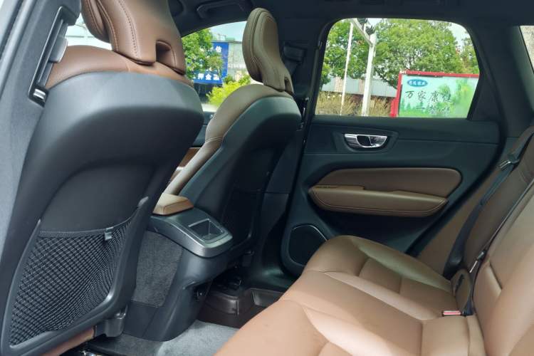 Used Volvo XC60 2024 B5 4x4 Smart Luxury Edition Interior 4