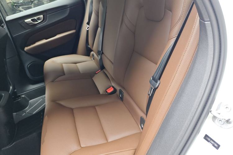 Used Volvo XC60 2024 B5 4x4 Smart Luxury Edition Interior 4