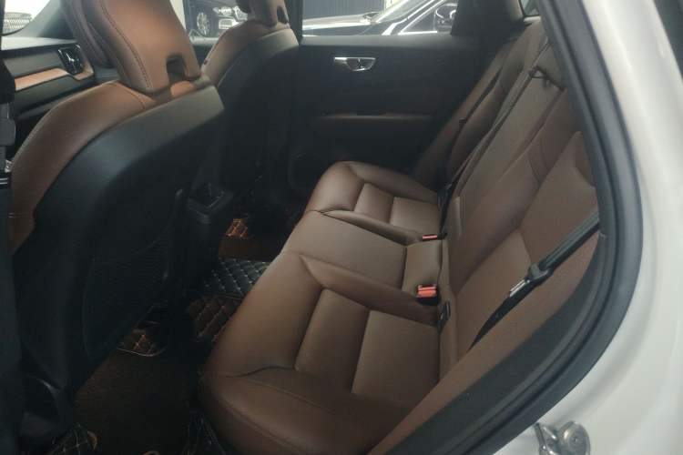 Used Volvo XC60 2024 B5 4x4 Smart Luxury Edition Interior 4