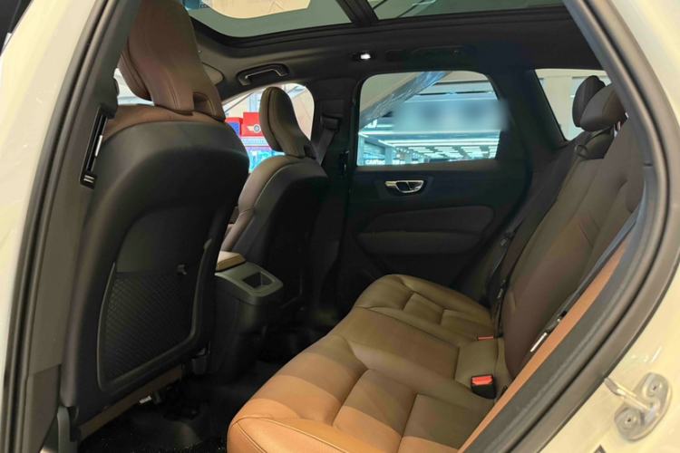 Used Volvo XC60 2024 B5 4x4 Smart Luxury Edition Interior 4