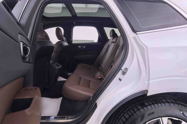 Used Volvo XC60 2024 B5 4x4 Smart Luxury Edition Interior 4
