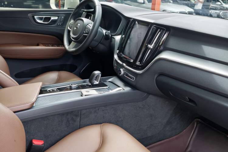 Used Volvo XC60 2024 B5 4x4 Smart Luxury Edition Interior 5