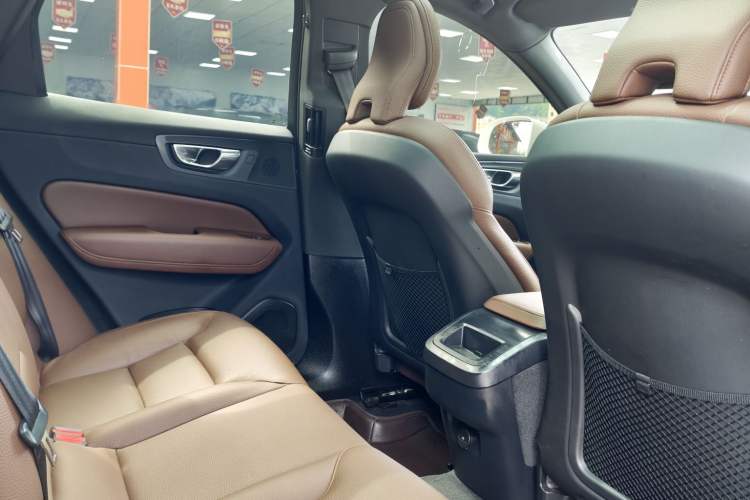 Used Volvo XC60 2024 B5 4x4 Smart Luxury Edition Interior 6