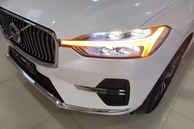 Used Volvo XC60 2024 B5 4x4 Smart Luxury Edition Left Front Headlight