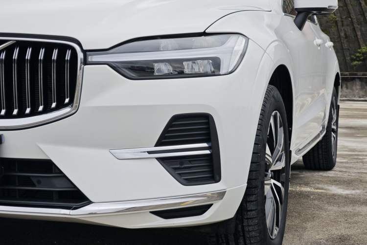 Used Volvo XC60 2024 B5 4x4 Smart Luxury Edition Left Front Headlight