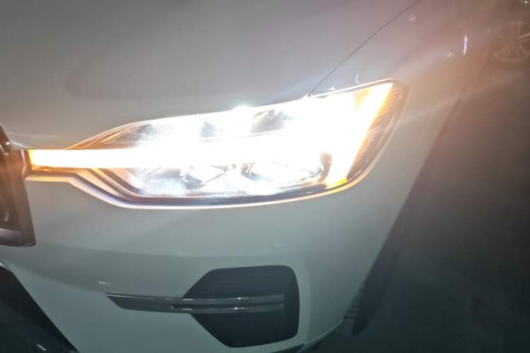 Used Volvo XC60 2024 B5 4x4 Smart Luxury Edition Left Front Headlight