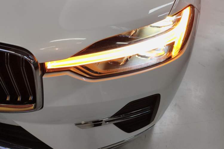 Used Volvo XC60 2024 B5 4x4 Smart Luxury Edition Left Front Headlight
