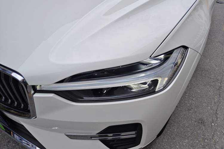 Used Volvo XC60 2024 B5 4x4 Smart Luxury Edition Left Front Headlight