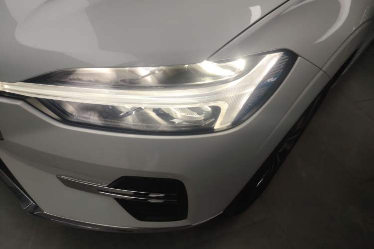 Used Volvo XC60 2024 B5 4x4 Smart Luxury Edition Left Front Headlight