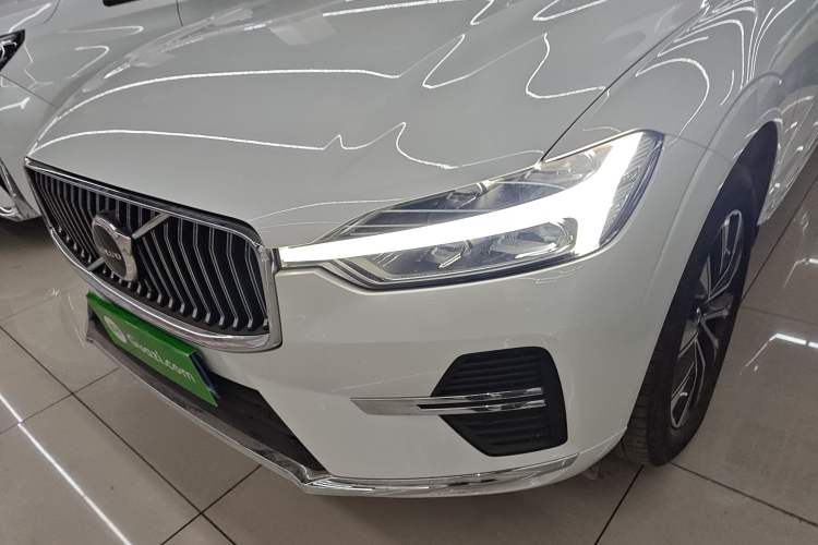 Used Volvo XC60 2024 B5 4x4 Smart Luxury Edition Left Front Headlight