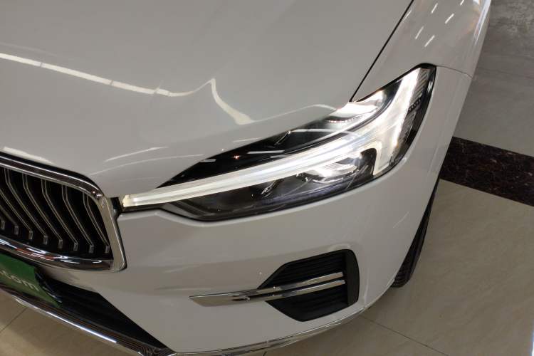 Used Volvo XC60 2024 B5 4x4 Smart Luxury Edition Left Front Headlight