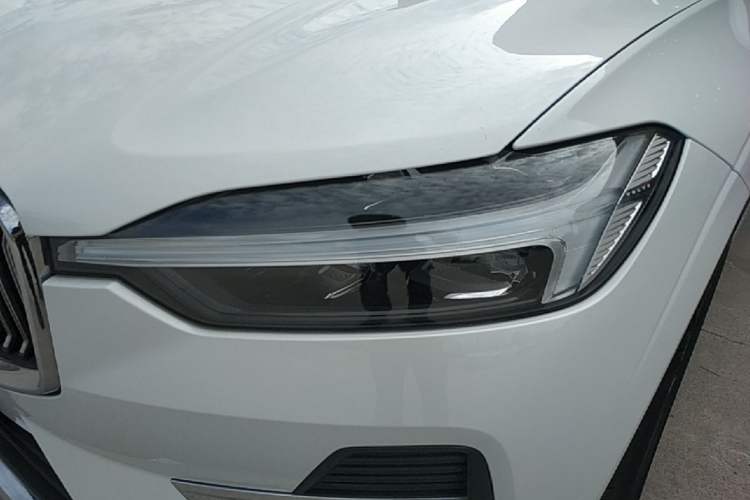 Used Volvo XC60 2024 B5 4x4 Smart Luxury Edition Left Front Headlight