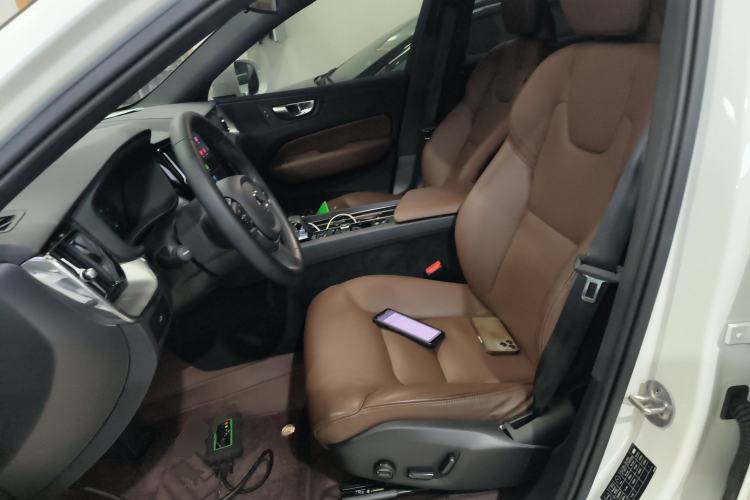 Used Volvo XC60 2024 B5 4x4 Smart Luxury Edition Left Front Seat
