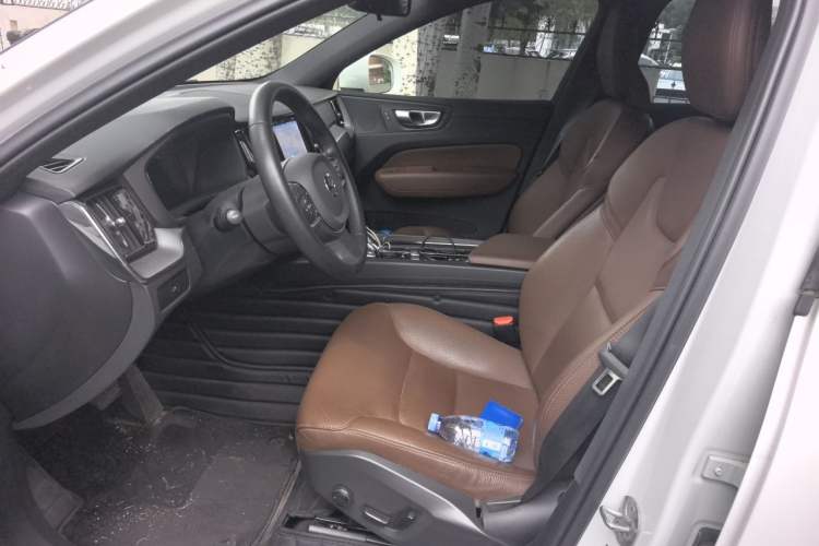 Used Volvo XC60 2024 B5 4x4 Smart Luxury Edition Left Front Seat