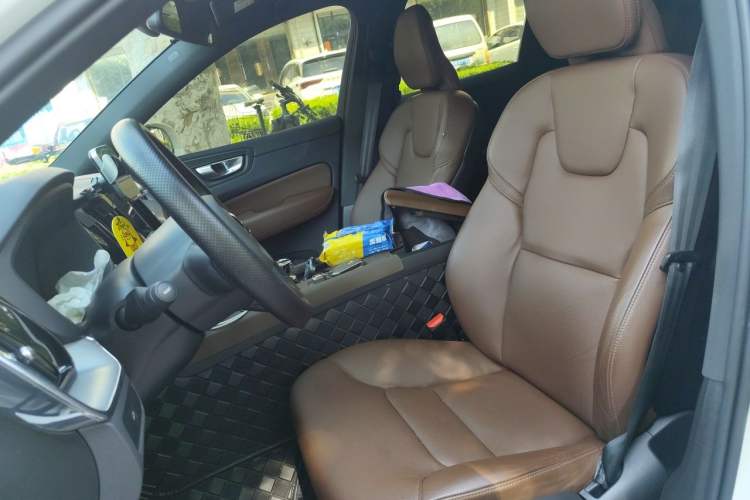 Used Volvo XC60 2024 B5 4x4 Smart Luxury Edition Left Front Seat