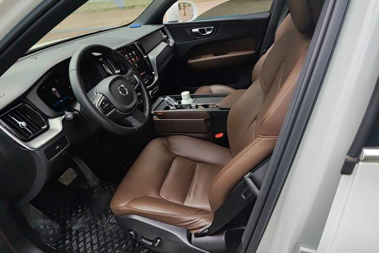 Used Volvo XC60 2024 B5 4x4 Smart Luxury Edition Left Front Seat