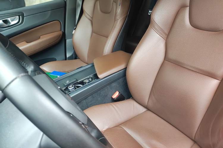 Used Volvo XC60 2024 B5 4x4 Smart Luxury Edition Left Front Seat