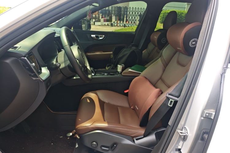 Used Volvo XC60 2024 B5 4x4 Smart Luxury Edition Left Front Seat
