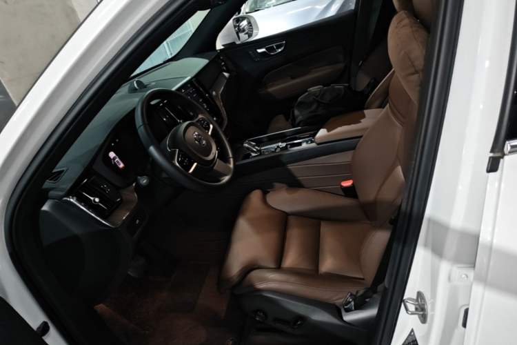 Used Volvo XC60 2024 B5 4x4 Smart Luxury Edition Left Front Seat