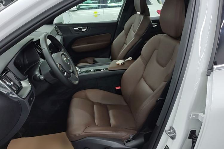 Used Volvo XC60 2024 B5 4x4 Smart Luxury Edition Left Front Seat