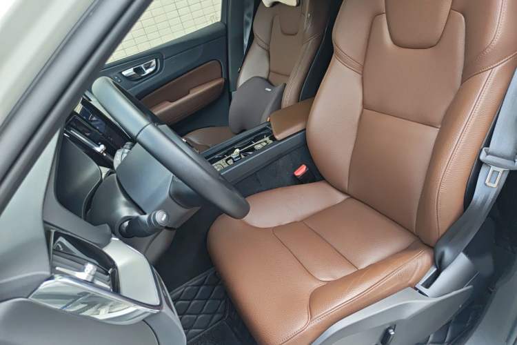 Used Volvo XC60 2024 B5 4x4 Smart Luxury Edition Left Front Seat