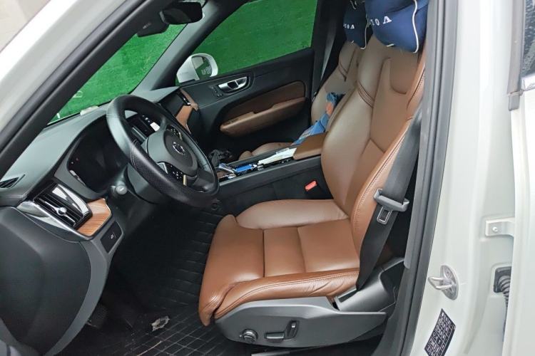 Used Volvo XC60 2024 B5 4x4 Smart Luxury Edition Left Front Seat