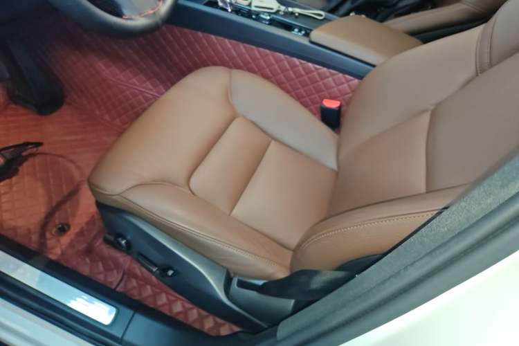 Used Volvo XC60 2024 B5 4x4 Smart Luxury Edition Left Front Seat