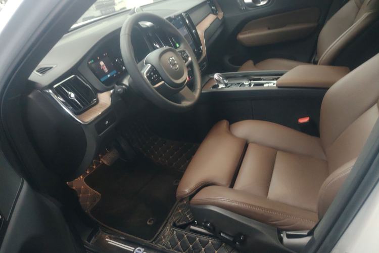 Used Volvo XC60 2024 B5 4x4 Smart Luxury Edition Left Front Seat