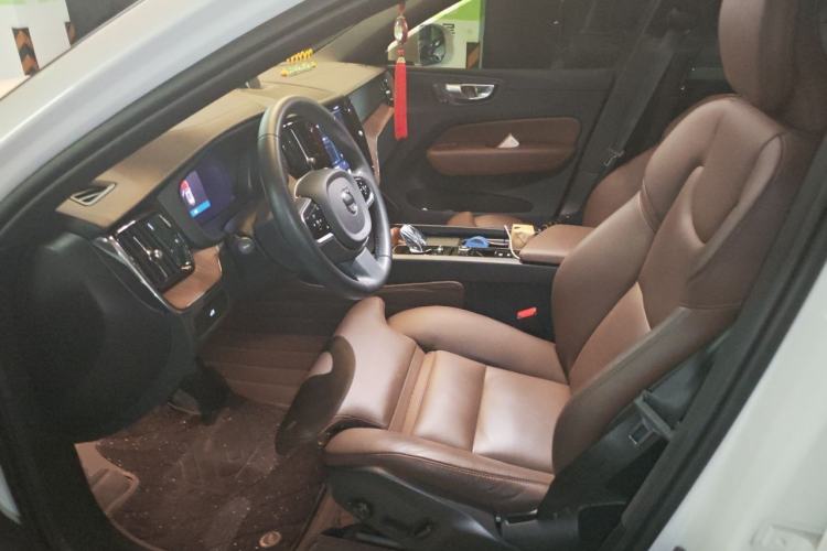 Used Volvo XC60 2024 B5 4x4 Smart Luxury Edition Left Front Seat