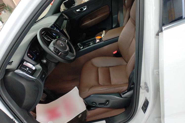 Used Volvo XC60 2024 B5 4x4 Smart Luxury Edition Left Front Seat