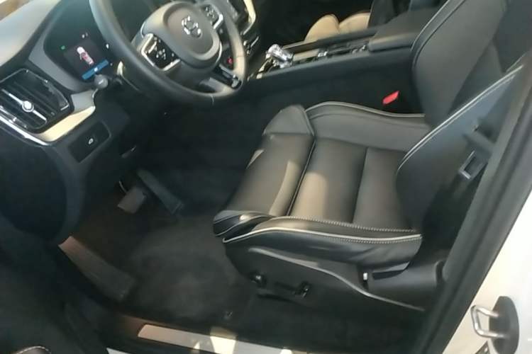 Used Volvo XC60 2024 B5 4x4 Smart & Advanced Sport Edition Left Front Seat