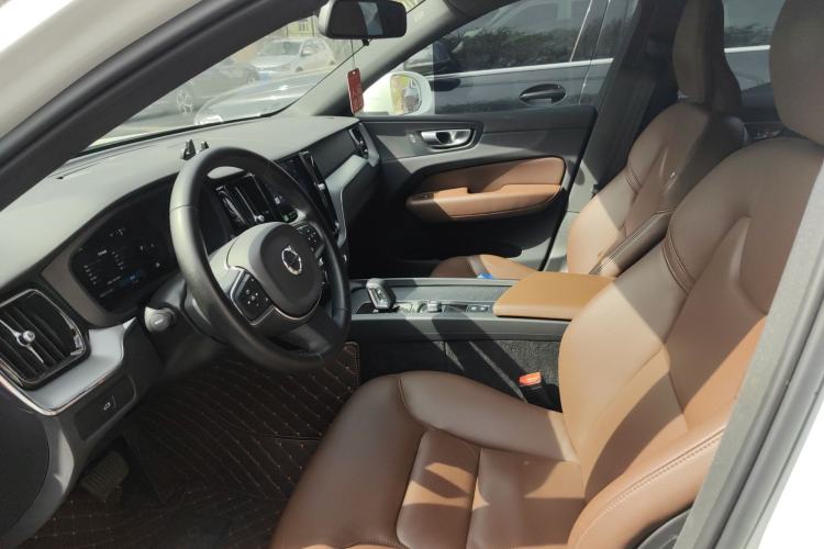 Used Volvo XC60 2024 B5 4x4 Smart Luxury Edition Left Front Seat