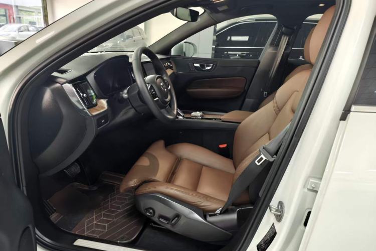 Used Volvo XC60 2024 B5 4x4 Smart Luxury Edition Left Front Seat