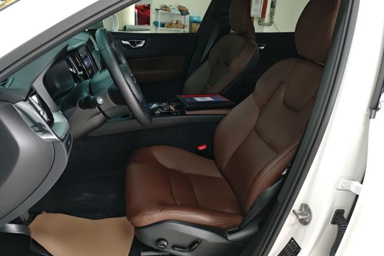 Used Volvo XC60 2024 B5 4x4 Smart Luxury Edition Left Front Seat