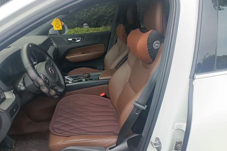 Used Volvo XC60 2024 B5 4x4 Smart Luxury Edition Left Front Seat