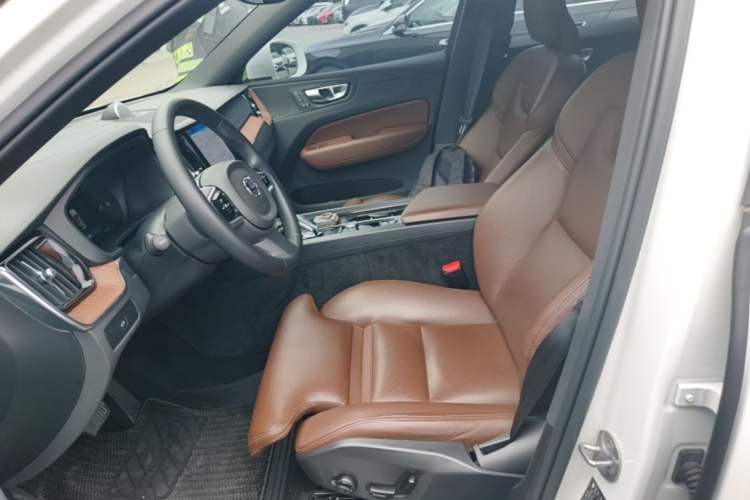 Used Volvo XC60 2024 B5 4x4 Smart Luxury Edition Left Front Seat