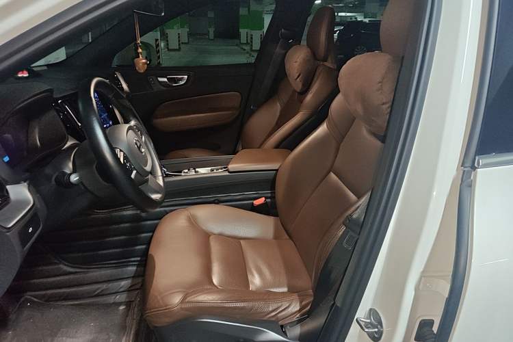 Used Volvo XC60 2024 B5 4x4 Smart Luxury Edition Left Front Seat