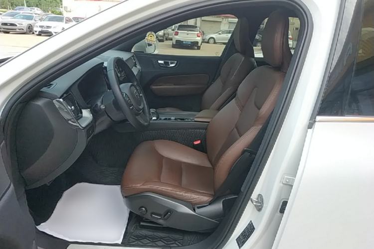 Used Volvo XC60 2024 B5 4x4 Smart Luxury Edition Left Front Seat